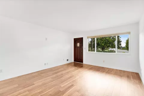 Living - 601 Cedar Dr, Watsonville, CA 95076 photo 3 of 8