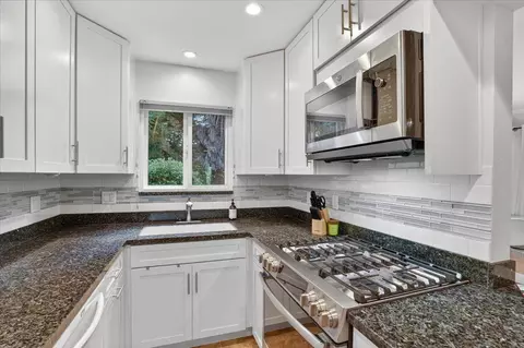 Kitchen - 1400 Dolphin Dr, Aptos, CA 95003 photo 3 of 4
