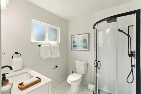 Bath - 640 Heather Ct, Pacifica, CA 94044 photo 1 of 1