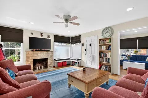 Living - 502 E Beach St, Watsonville, CA 95076 photo 2 of 3