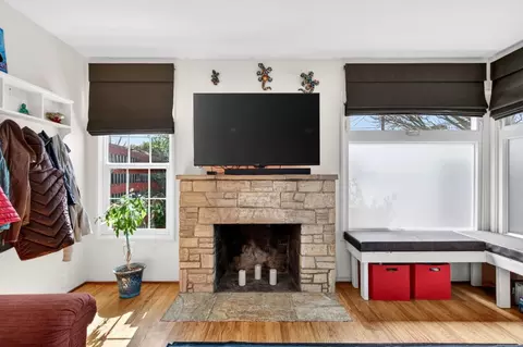Living - 502 E Beach St, Watsonville, CA 95076 photo 1 of 3