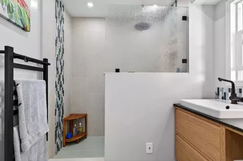 Bath - 502 E Beach St, Watsonville, CA 95076 photo 2 of 2