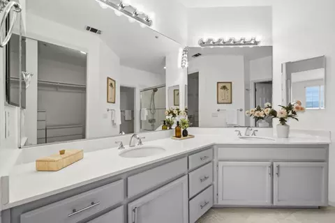 Bath - 129 Outlook Cir, Pacifica, CA 94044 photo 1 of 3