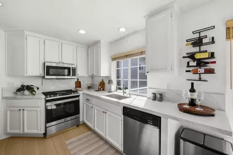 Kitchen - 129 Outlook Cir, Pacifica, CA 94044 photo 3 of 4