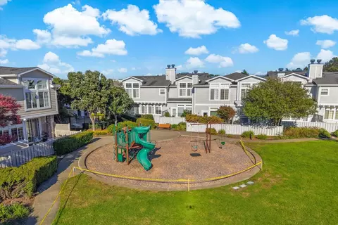 View/Area - 129 Outlook Cir, Pacifica, CA 94044 photo 2 of 10