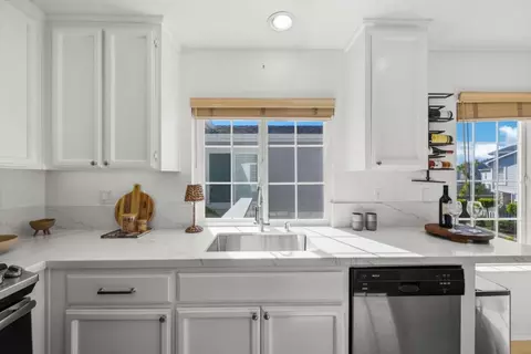 Kitchen - 129 Outlook Cir, Pacifica, CA 94044 photo 2 of 4
