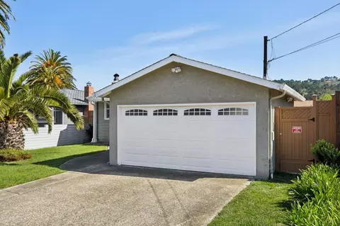 Exterior - 735 Montezuma Dr, Pacifica, CA 94044 photo 2 of 9