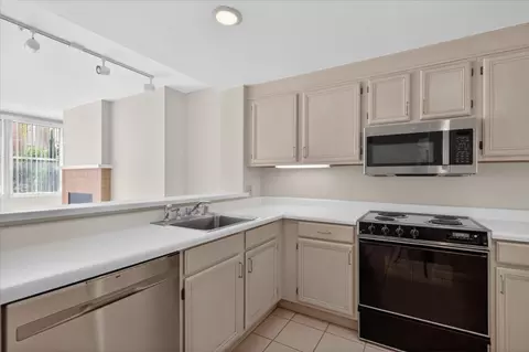 Kitchen - 550 Ortega Ave A203, Mountain View, CA 94040 photo 2 of 3