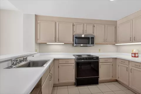 Kitchen - 550 Ortega Ave A203, Mountain View, CA 94040 photo 1 of 3