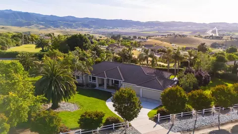 303 Taryn Ct, Hollister, CA 95023