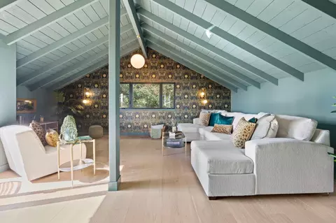 Living - 210 Thunderbird Dr, Aptos, CA 95003 photo 9 of 10