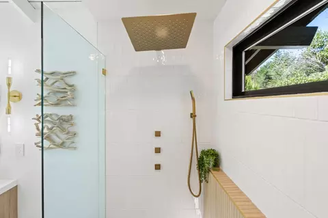 Bath - 210 Thunderbird Dr, Aptos, CA 95003 photo 9 of 16