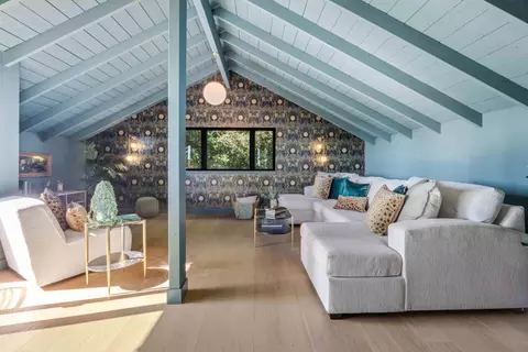 Living - 210 Thunderbird Dr, Aptos, CA 95003 photo 2 of 10