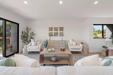 Living - 210 Thunderbird Dr, Aptos, CA 95003 photo 6 of 10