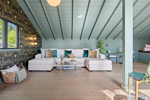 Living - 210 Thunderbird Dr, Aptos, CA 95003 photo 3 of 10
