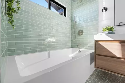 Bath - 210 Thunderbird Dr, Aptos, CA 95003 photo 15 of 16