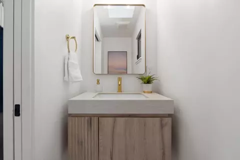 Bath - 210 Thunderbird Dr, Aptos, CA 95003 photo 1 of 16