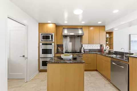 Kitchen - 601 Corbett Ave, San Francisco, CA 94114 photo 2 of 4