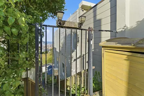 Exterior - 601 Corbett Ave, San Francisco, CA 94114 photo 7 of 8