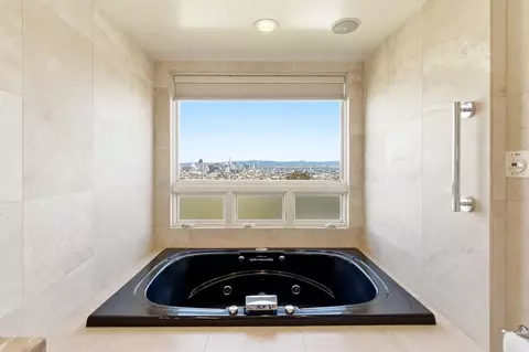 Bath - 601 Corbett Ave, San Francisco, CA 94114 photo 6 of 6