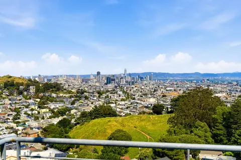 View/Area - 601 Corbett Ave, San Francisco, CA 94114 photo 1 of 4