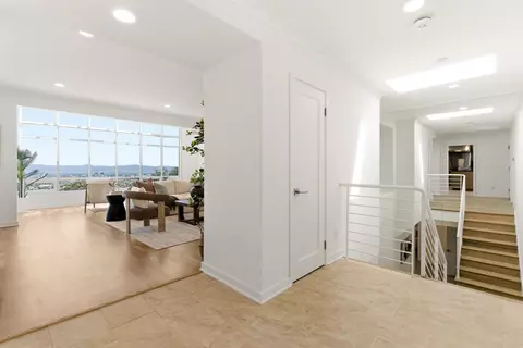 Entry Way - 601 Corbett Ave, San Francisco, CA 94114 photo 1 of 3