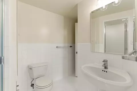 Bath - 601 Corbett Ave, San Francisco, CA 94114 photo 2 of 6