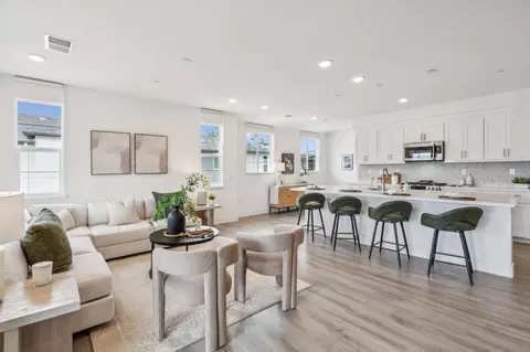 373 Arc Ct, Hayward, CA 94544