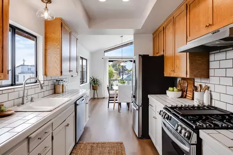 Kitchen - 524 Middlefield Dr, Aptos, CA 95003 photo 2 of 5