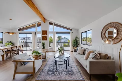 Living - 524 Middlefield Dr, Aptos, CA 95003 photo 4 of 5