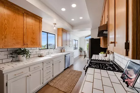 Kitchen - 524 Middlefield Dr, Aptos, CA 95003 photo 4 of 5