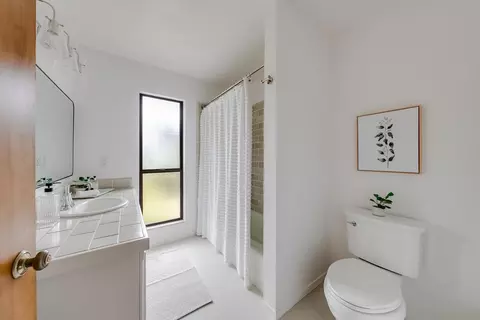 Bath - 524 Middlefield Dr, Aptos, CA 95003 photo 2 of 2
