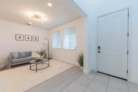 1073 Sardinia Dr, Salinas, CA 93905 photo 5