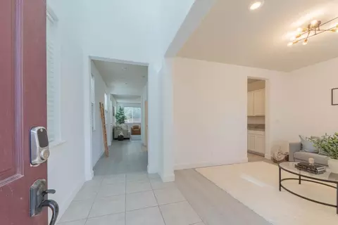 1073 Sardinia Dr, Salinas, CA 93905 photo 4