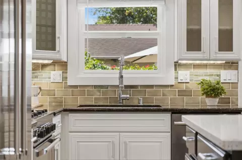 Kitchen - 207 E Rincon Ave, Campbell, CA 95008 photo 10 of 12