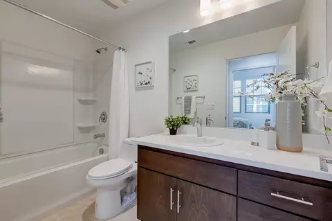Bath - 3702 Pyramid Way, Mountain View, CA 94043 photo 2 of 3