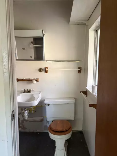 Bath - 606 Vesper Ave, Fremont, CA 94539 photo 2 of 3