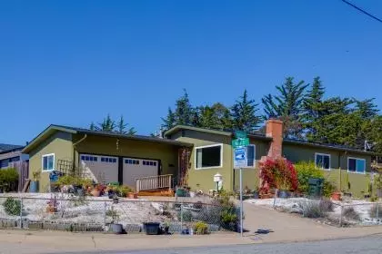 1855 Andrew Ct, Seaside, CA 93955
