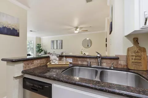 Kitchen - 979 La Mesa Ter #D, Sunnyvale, CA 94086 photo 5 of 5