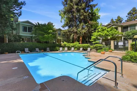 Exterior - 979 La Mesa Ter #D, Sunnyvale, CA 94086 photo 8 of 11
