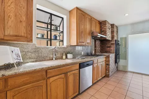 Kitchen - 78 Lapham Way, San Francisco, CA 94112 photo 1 of 2
