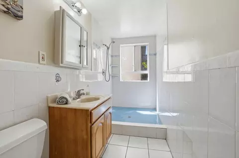 Bath - 78 Lapham Way, San Francisco, CA 94112 photo 3 of 3