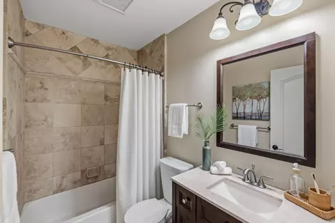 Bath - 668 Alice St, Monterey, CA 93940 photo 2 of 3