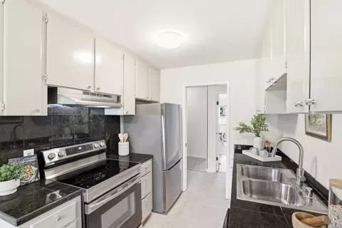 Kitchen - 100 E Middlefield Rd 3b, Mountain View, CA 94043 photo 1 of 4