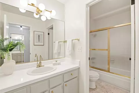 Bath - 100 E Middlefield Rd 3b, Mountain View, CA 94043 photo 1 of 3