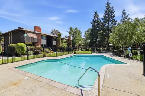 Exterior - 100 E Middlefield Rd 3b, Mountain View, CA 94043 photo 10 of 11