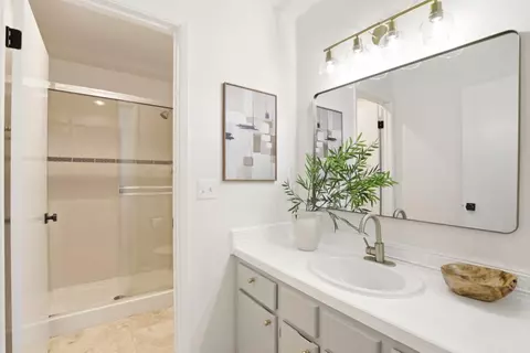Bath - 100 E Middlefield Rd 3b, Mountain View, CA 94043 photo 2 of 3