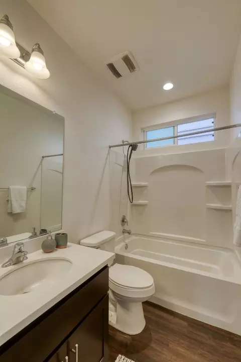 Bath - 915 Rogge Rd, Salinas, CA 93906 photo 4 of 4