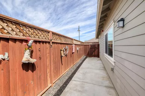 Exterior - 915 Rogge Rd, Salinas, CA 93906 photo 2 of 3