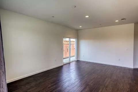 Living - 915 Rogge Rd, Salinas, CA 93906 photo 3 of 4